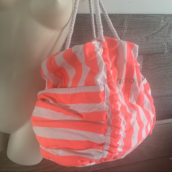 Victoria’s Secret striped bag with rope handles and magnetic snap, side pockets. - Picture 5 of 11